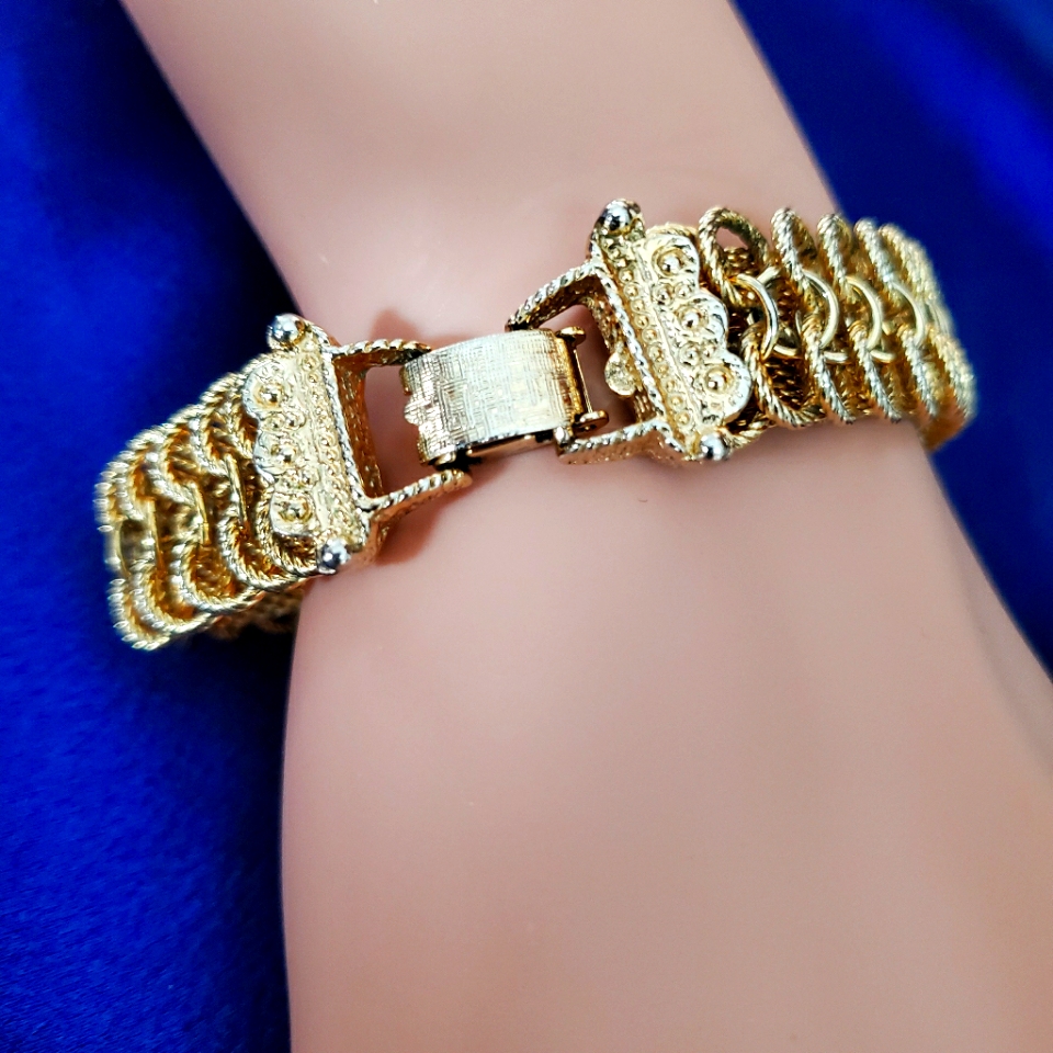 Womens Vintage Goldett Bracelet 39$